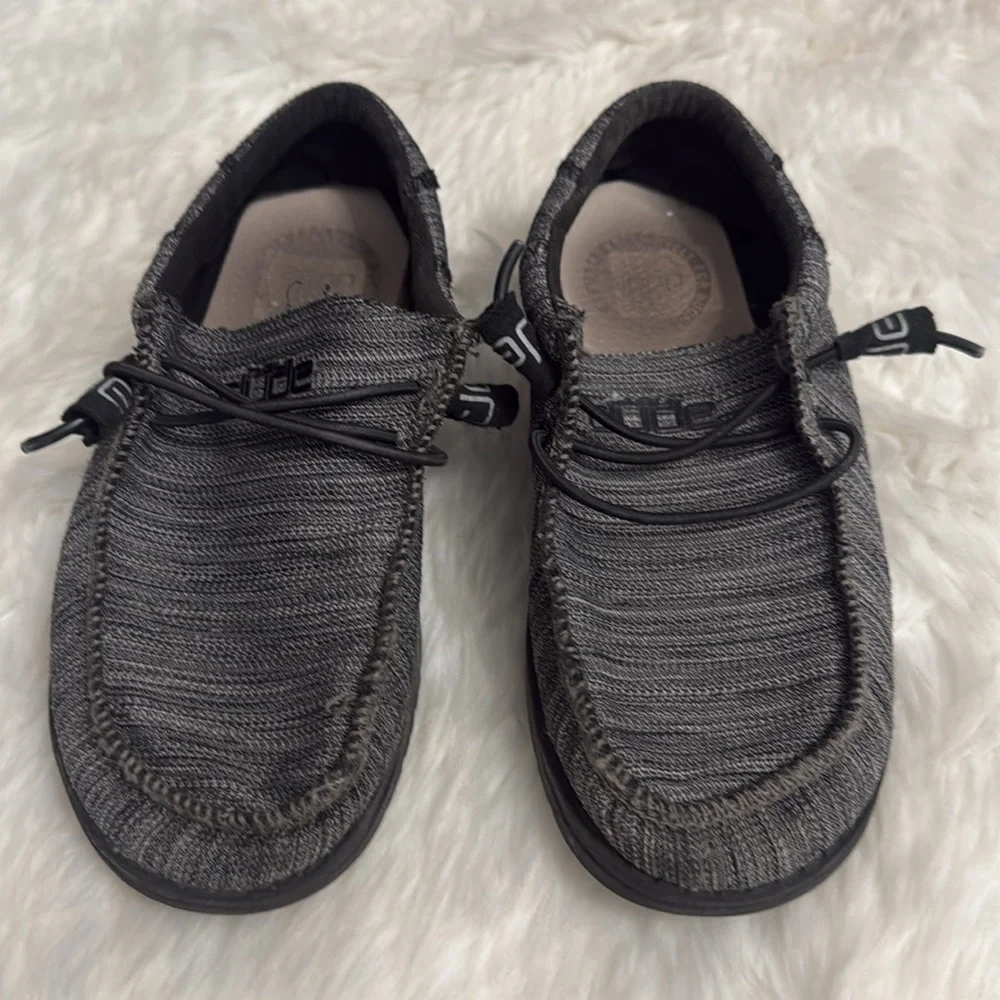 Hey Dude black marble with black speckle sole mesh stretch size Y2
